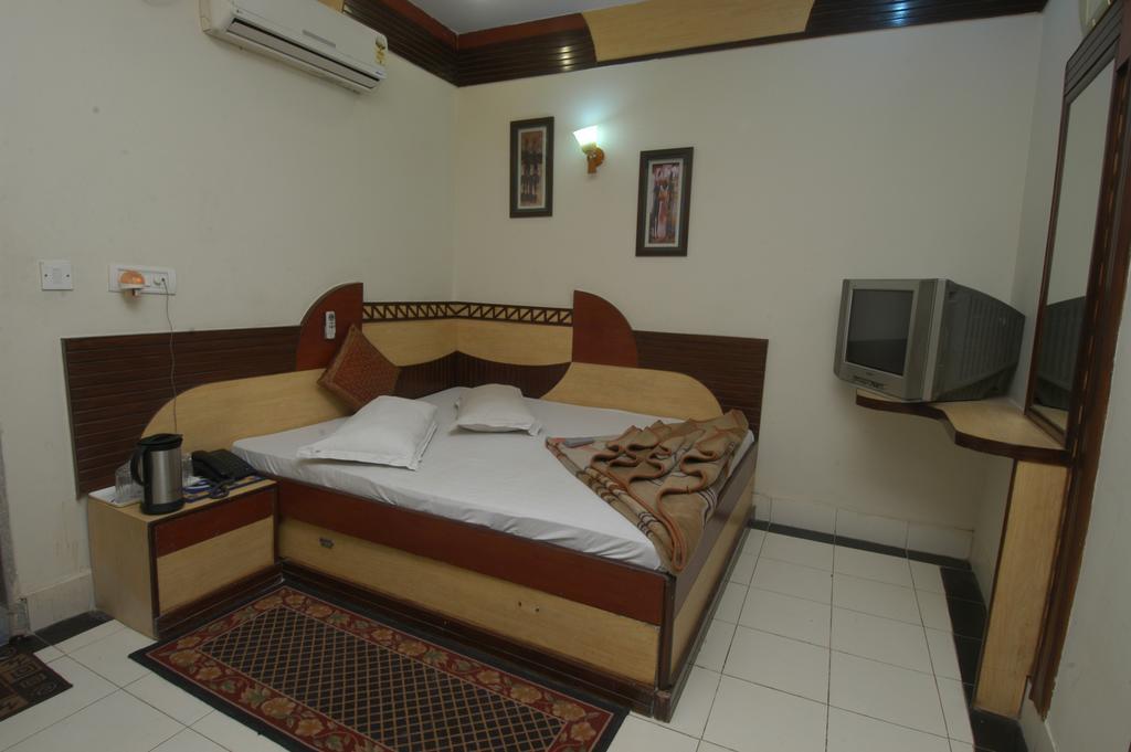 Hotel Shiv Palace Нью-Дели Экстерьер фото