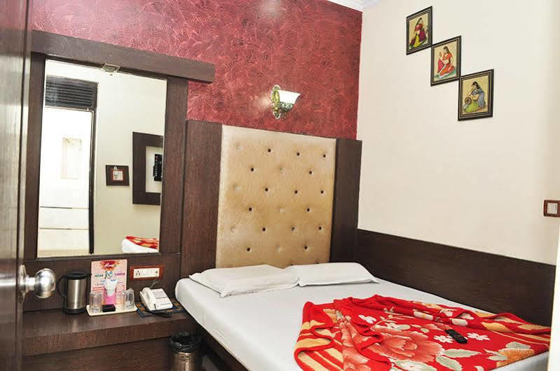 Hotel Shiv Palace Нью-Дели Экстерьер фото