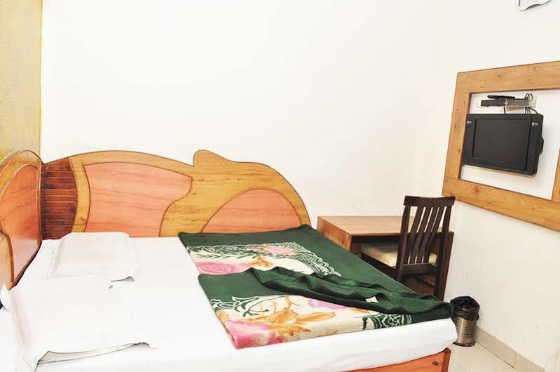 Hotel Shiv Palace Нью-Дели Экстерьер фото